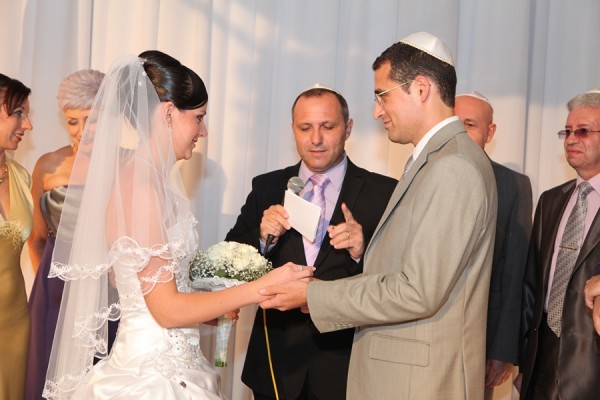 הרהורים על טקס הנישואים היהודי בישראל